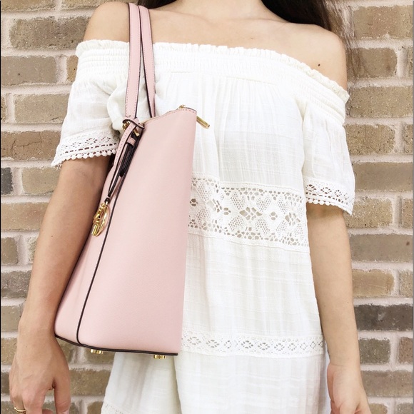 SALE⬇️⬇️⬇️👜💕- Michael Kors Tote - Picture 3 of 4